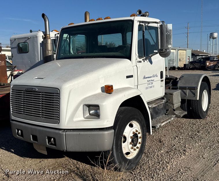 2003 Freightliner FL70 semi truck - EG6268