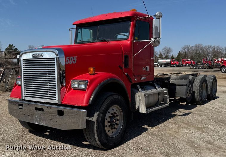 1998 Freightliner FLD120SD truck cab and chassis - EM3750