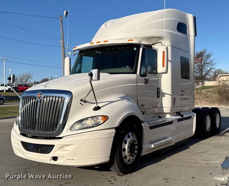 2017 International Prostar Plus 122 semi truck - EM3753