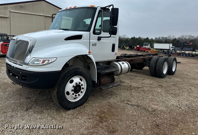 2006 International 4400 truck cab and chassis - EN4501