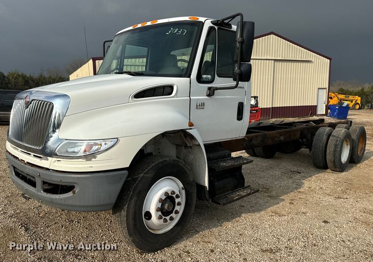 2006 International 4400 truck cab and chassis - EN4504