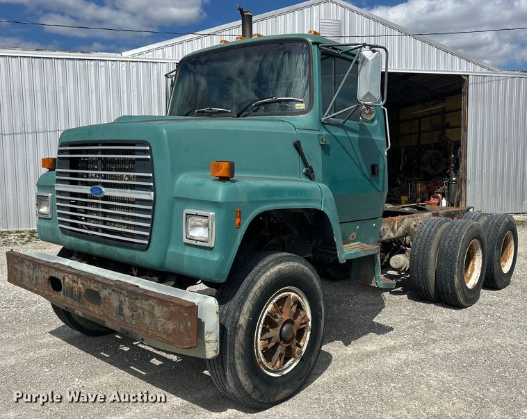 1997 Ford LNT8000 truck cab and chassis - ND9413