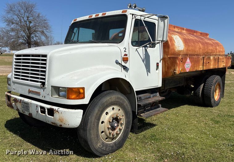 1991 International 4900 fuel truck - OB9484