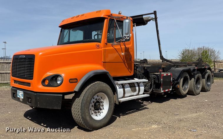 2002 Freightliner FL112 roll-off container truck - OB9553