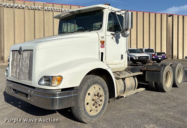 1998 International 9200 semi truck - OB9601