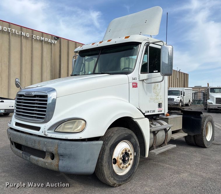 2008 Freightliner Columbia 120 semi truck - OB9605