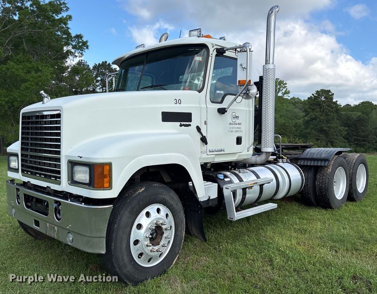 2015 Mack CHU613 semi truck - OB9620