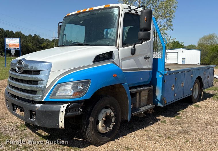 2017 Hino 258/268 flatbed truck - OB9626