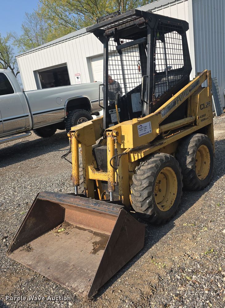 1983 Ford CL25 skid steer loader - DO7873