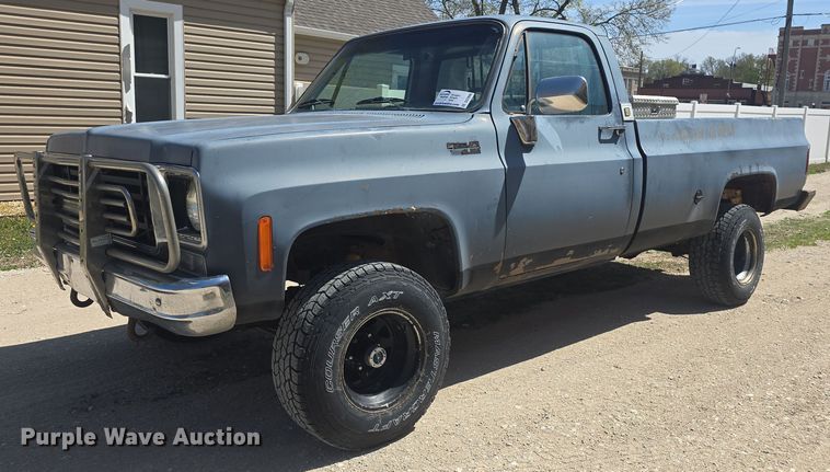 1976 Chevrolet  K10 pickup truck - DO7896