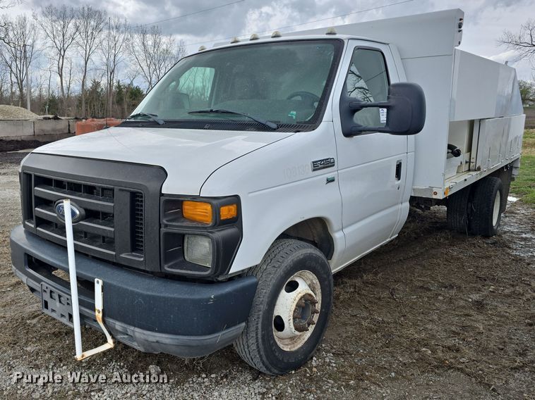 2010 Ford E450 Super Duty utility/ service van - DT6777