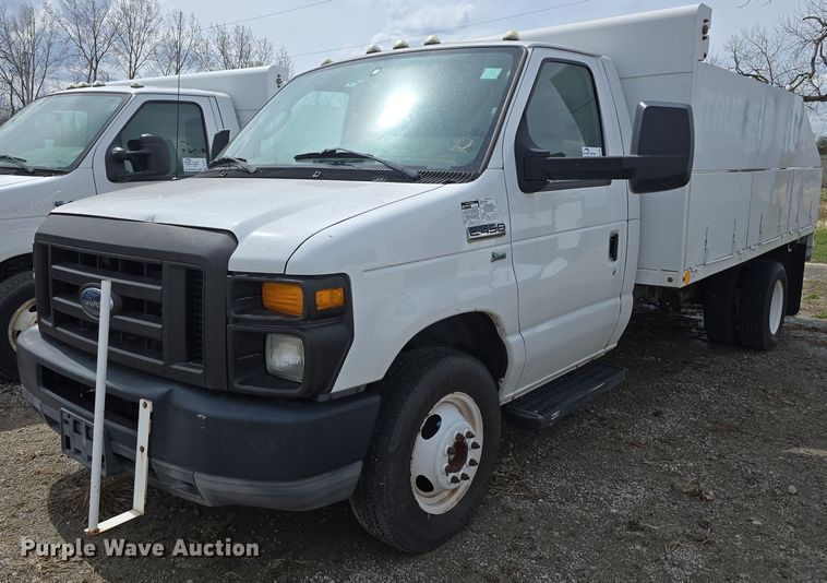 2010 Ford E450 Super Duty utility/ service van - DT6778