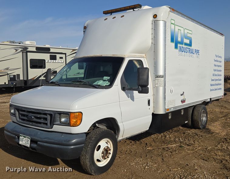 2006 Ford E450 delivery van - DT7095