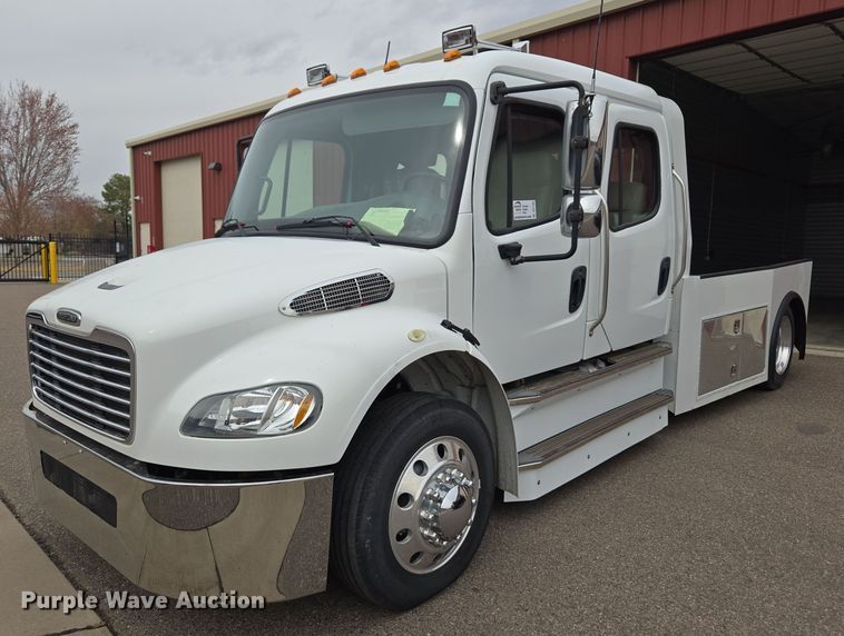2007 Freightliner Business Class M2 Crew Cab flatbed truck - DT7103