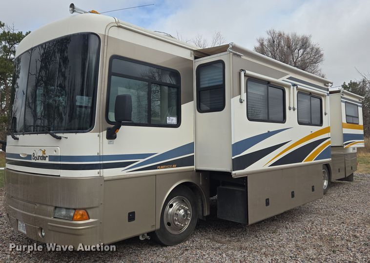 2003 Freightliner XC Chassis RV - DT7104