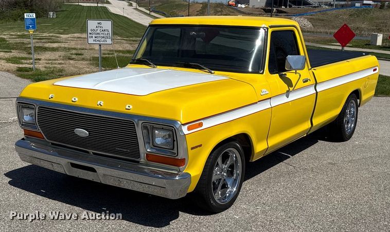 1979 Ford F100 pickup truck - DY7986