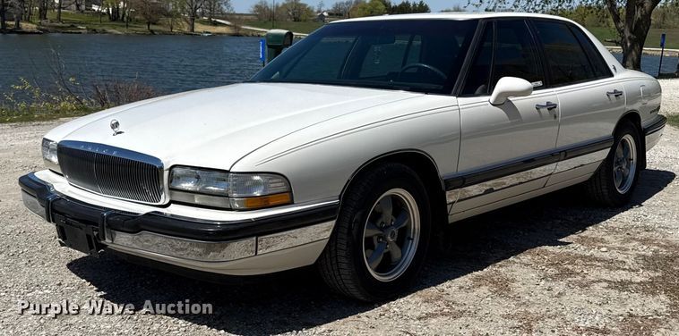 1992 Buick Park Avenue  - DY8020