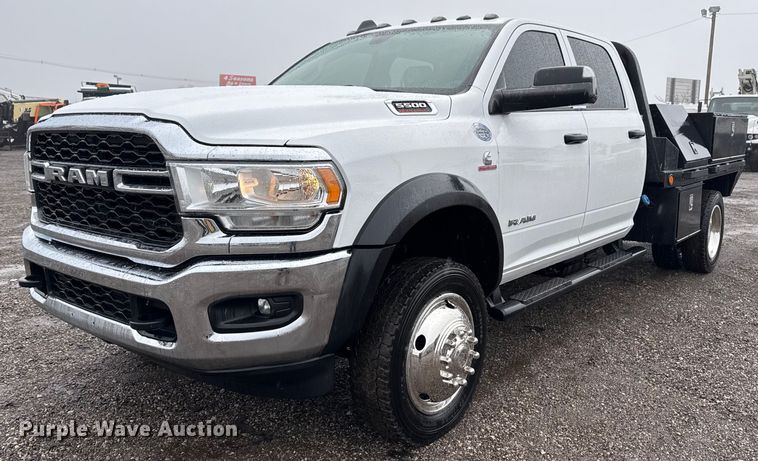 2019 Dodge Ram 5500 Crew Cab flatbed truck - EG2511