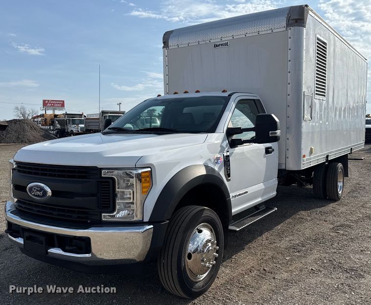 2017 Ford F550 Super Duty box truck - EG5695