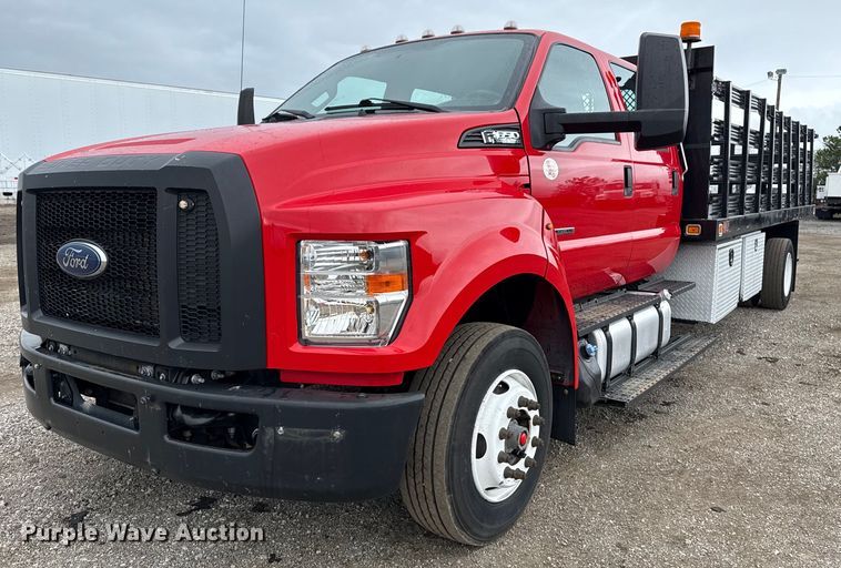 2018 Ford F650 Super Duty Crew Cab flatbed truck - EG5721