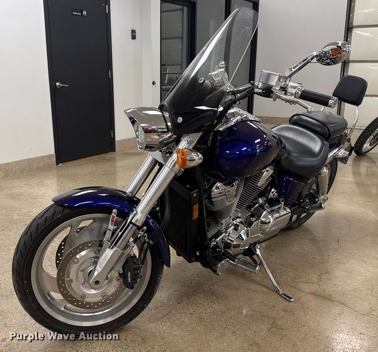 2002 Honda VTX1800C motorcycle - EG8070