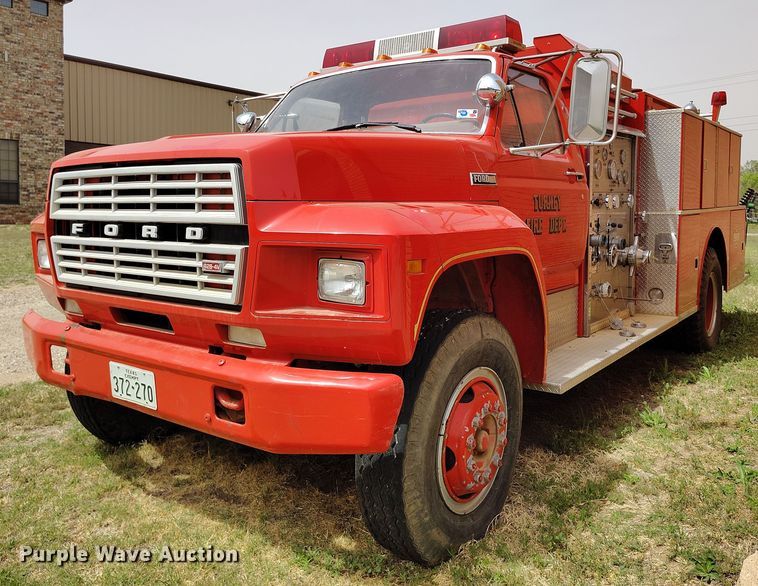 1980 Ford F700 pumper fire truck - EH0216