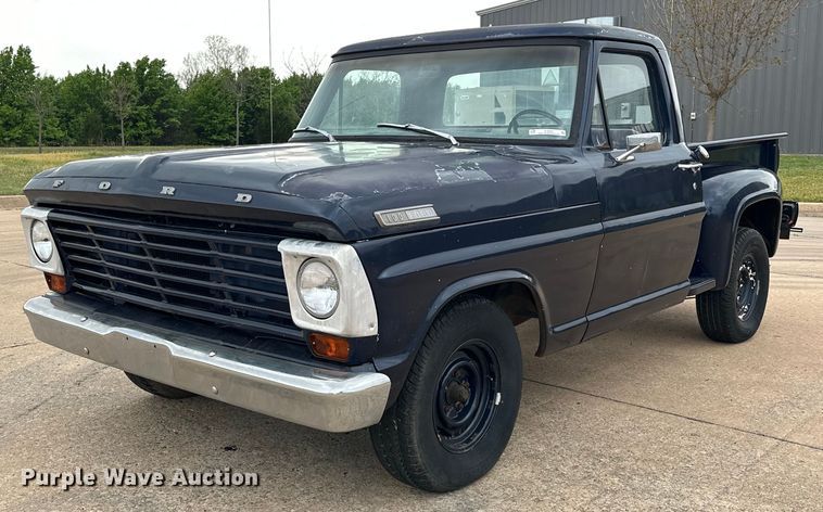 1967 Ford F100 pickup truck - EJ8521