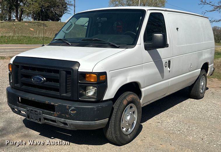2011 Ford E250 van - EJ8625