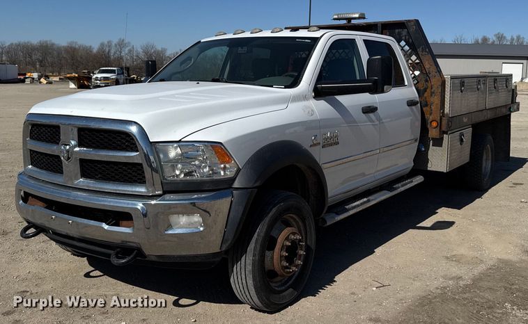2017 Dodge Ram 5500 Crew Cab flatbed truck - EM3787