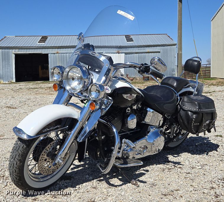 2005 Harley Davidson  Softail Deluxe  motorcycle - EM7005