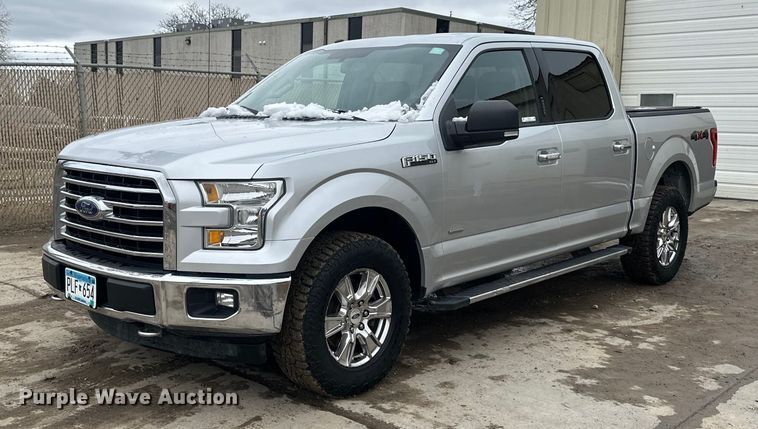 2017 Ford  F150 SuperCrew pickup truck - EN3010