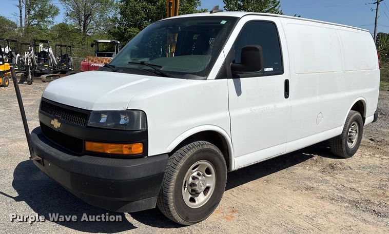 2019 Chevrolet Express 2500 van - OB9623