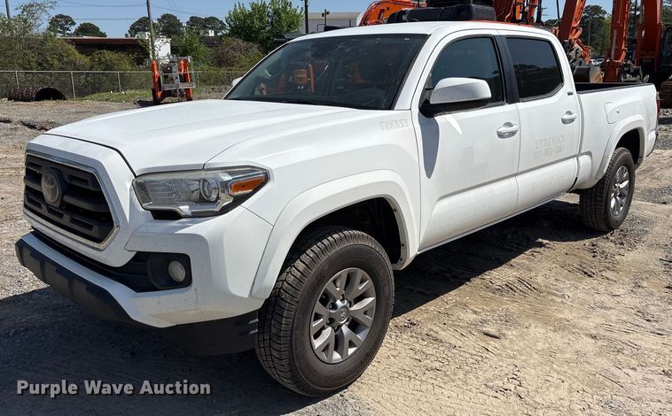 2018 Toyota Tacoma Double Cab pickup truck - OB9624