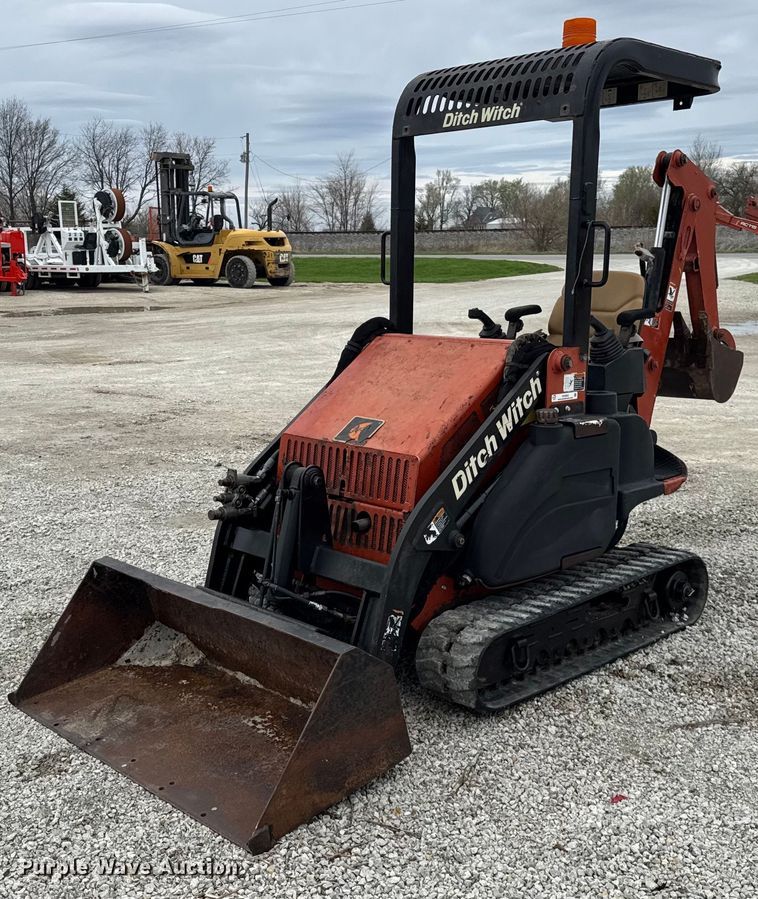 2009 Ditch Witch XT850 mini excavator / tool carrier - DH9902