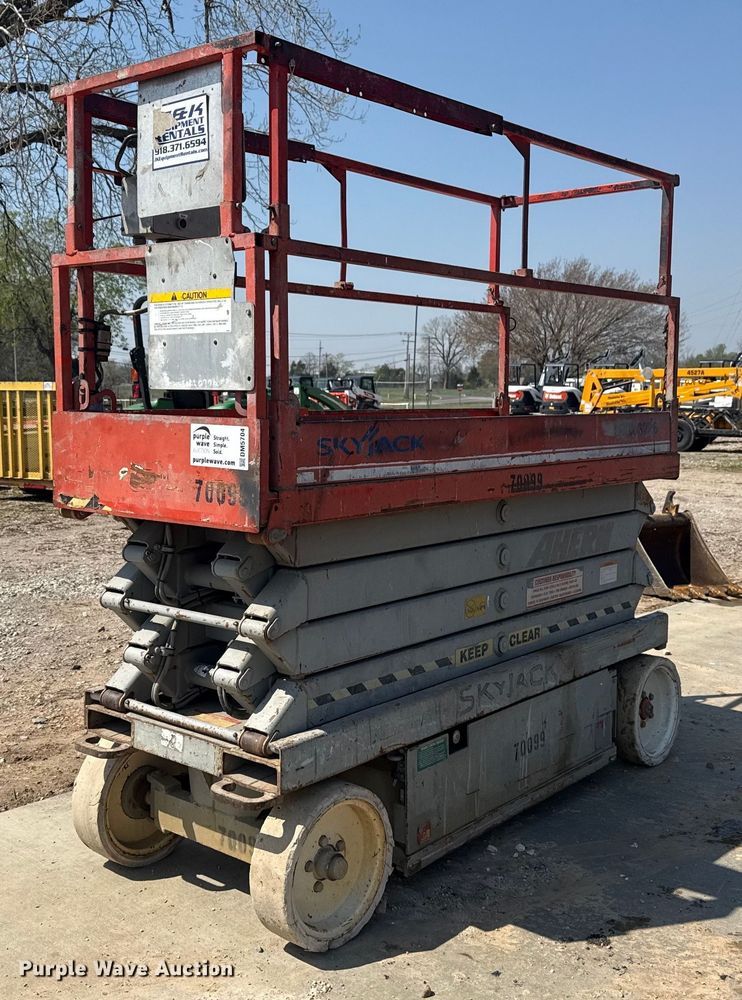 Skyjack 3226 Scissor or Vertical Lift For Sale | Purple Wave Auction