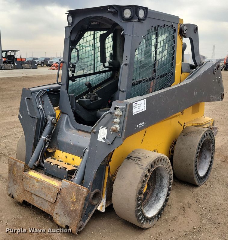 2023 John Deere 320G skid steer loader - DN3738