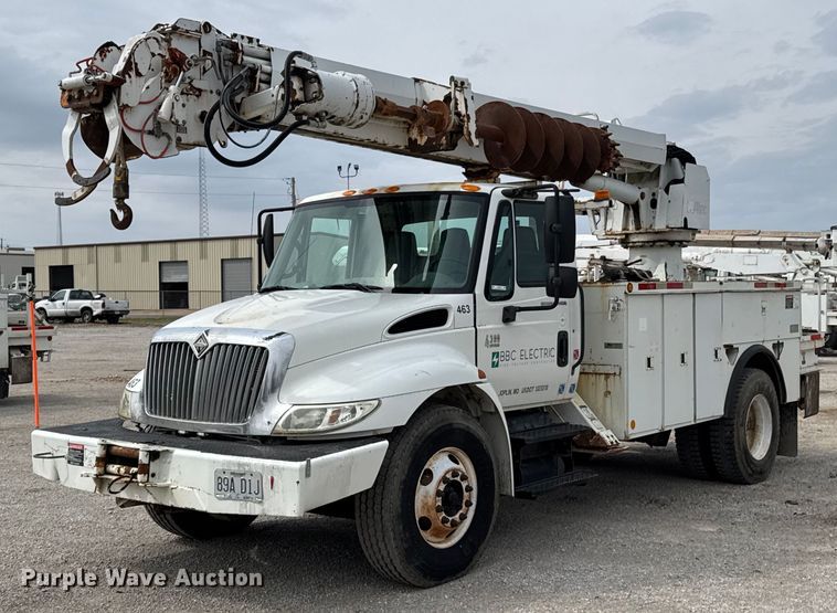 2005 International 4300 digger derrick truck - DO0769