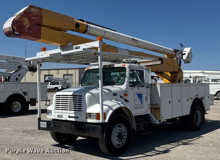 1999 International 4700 bucket truck - DO0776