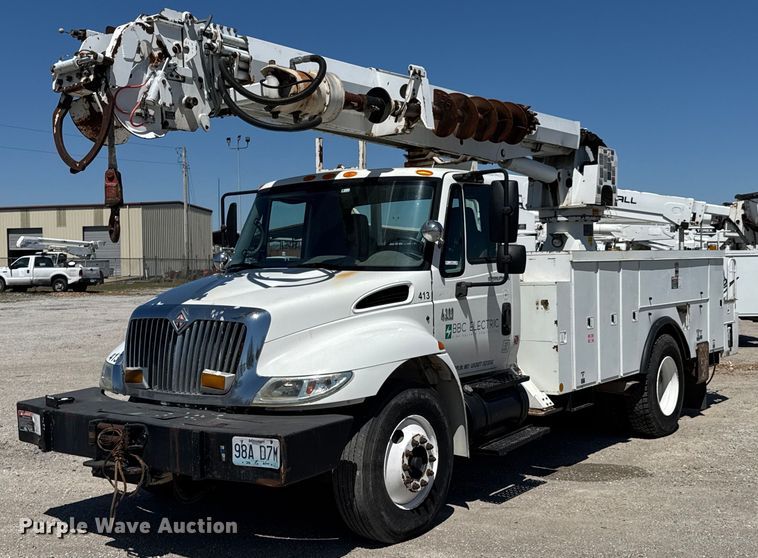 2005 International 4300 digger derrick truck - DO0779