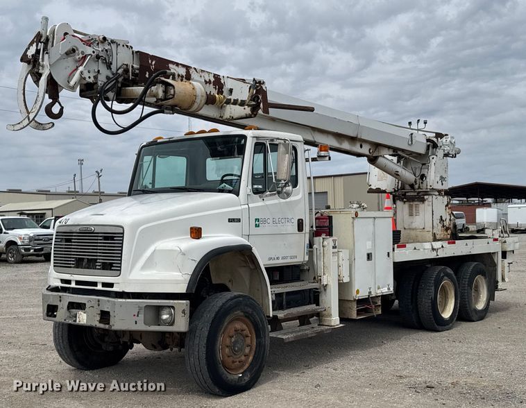 2002 Freightliner FL80 digger derrick truck - DO0780