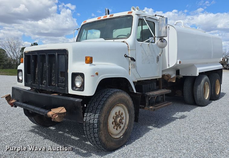 1987 International F2574 water truck - DT6795