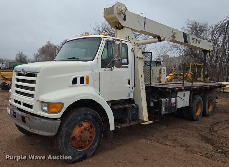 1997 Ford LT8501 Louisville crane truck - DT7107