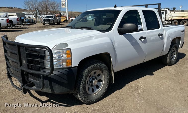 2013 Chevrolet 1500 Crew Cab pickup truck - DT7135