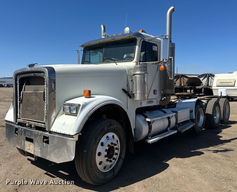 2006 Freightliner FLD120 semi truck - DT7146