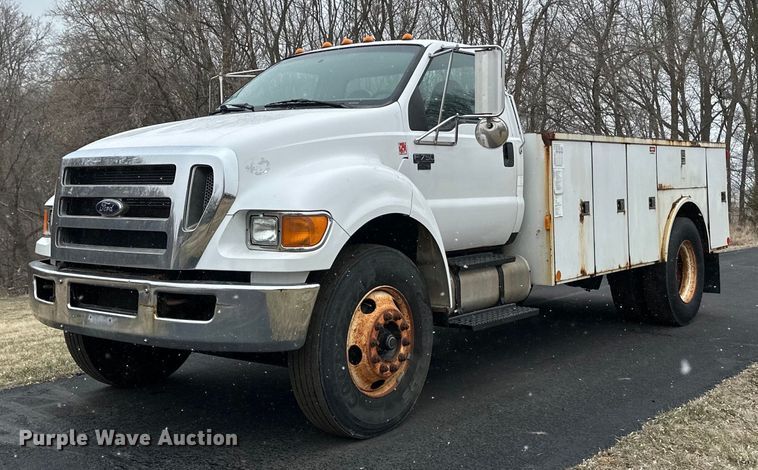 2010 Ford  F750 Super Duty XL utility / service truck - DV0744