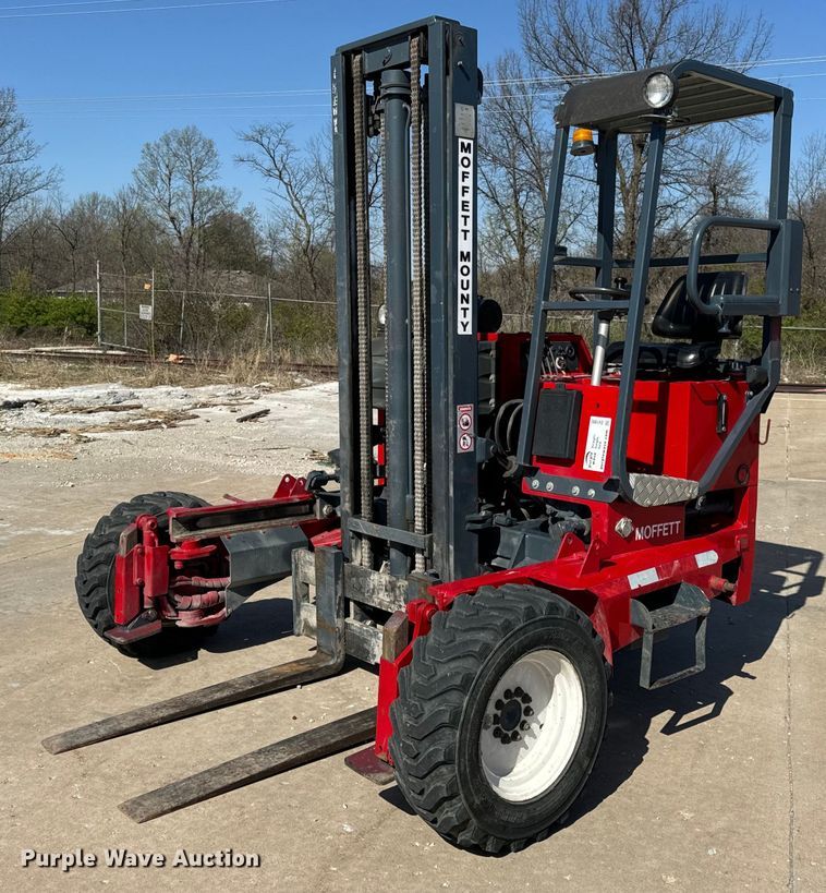2004 Moffett M5500 forklift - DV1893