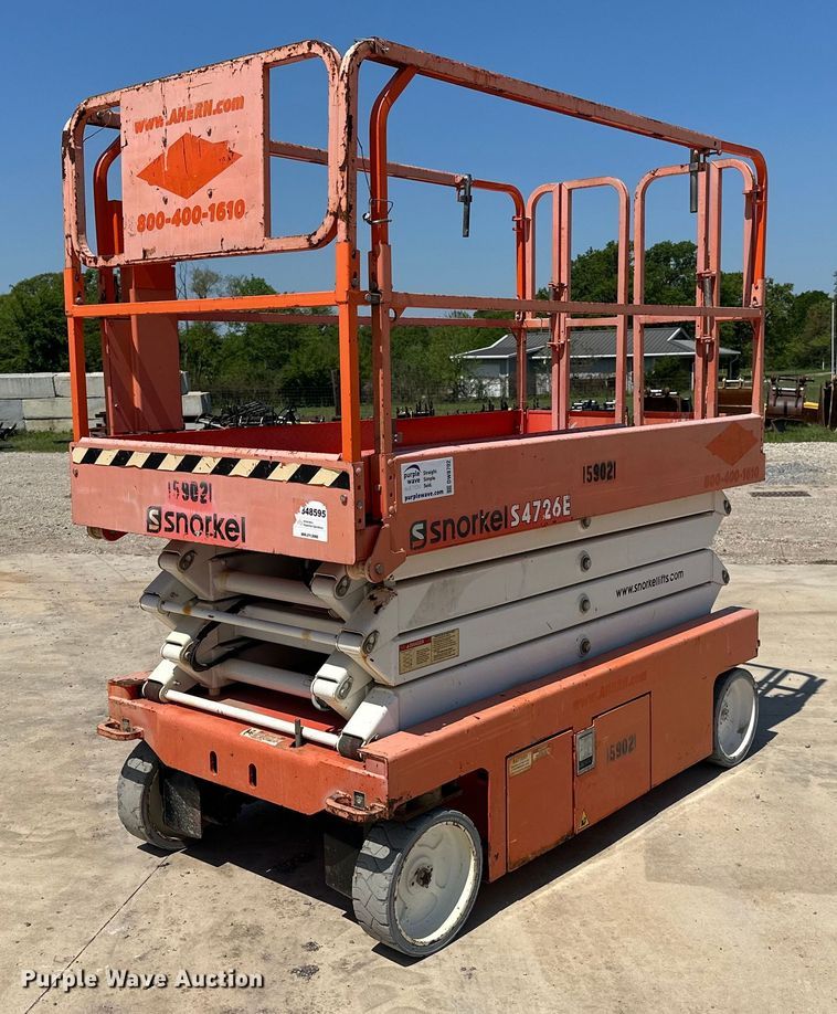 2015 Snorkel S4726E scissor lift - DW8702