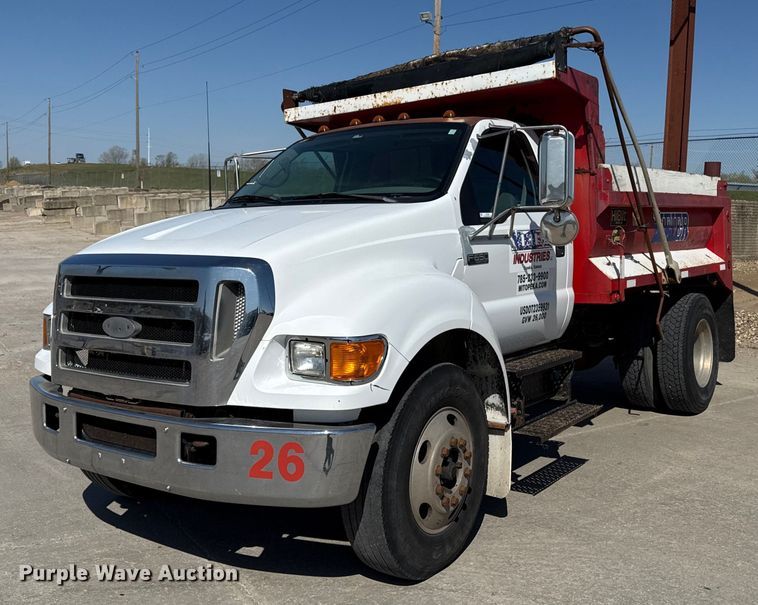 2004 Ford F650 dump truck - DY7991