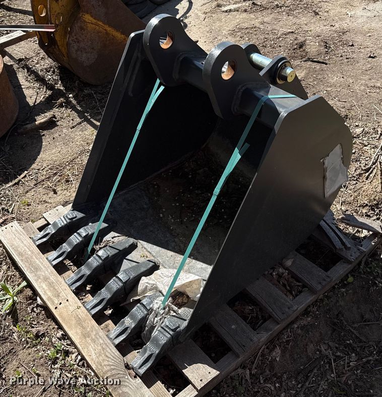 30" W backhoe bucket - DY8006