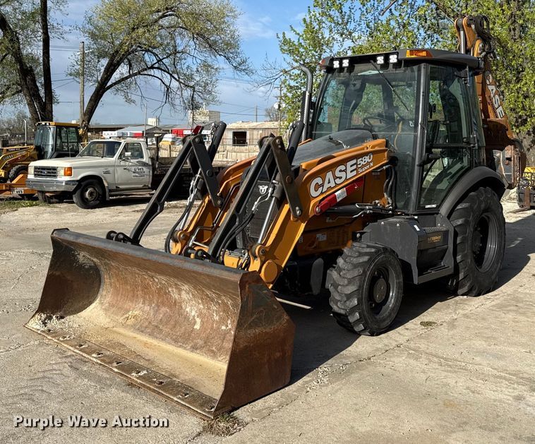 2019 Case 580 Super N backhoe - DY8007